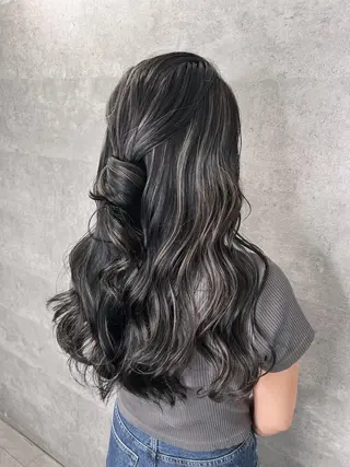 ロング アンダーバーホワイト 堺東店のヘアスタイル