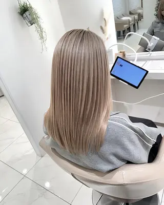 カラー 加藤芽実カラーリスト ／ミルクティーカラーのヘアスタイル