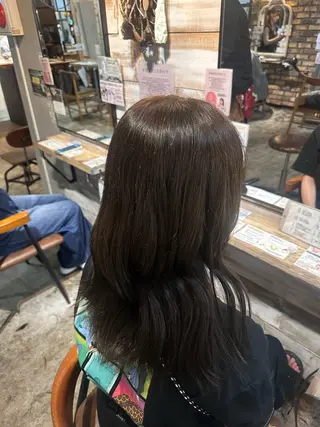 セミロング コナカ モエのヘアスタイル
