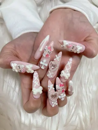 ネイル U·Mi nail salon所属・U·MI 長さ出し専門店のネイルデザイン