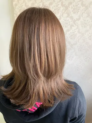 セミロング ヒヨシ ルナのヘアスタイル