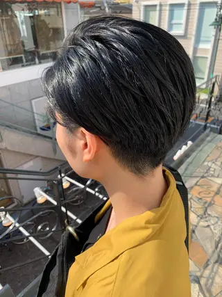 ショート カラー 平 ちひろのヘアスタイル