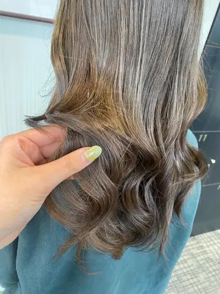 セミロング ヤマグチ ナツキのヘアスタイル