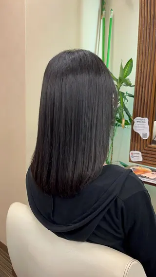 ミディアム 西形 梨瑚のヘアスタイル