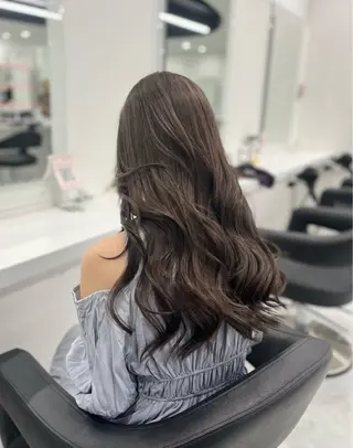 ロング カラー 🩵色落ち可愛い 寒色カラー🩵のヘアスタイル