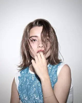 ミディアム linda by neoliveのヘアスタイル
