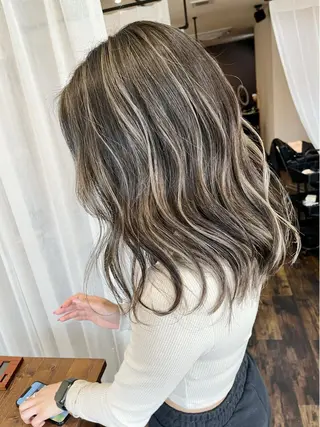 セミロング カラー Tsuyoki .のヘアスタイル