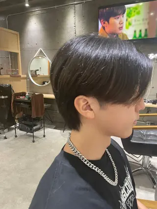 ショート メンズ 🌈透明感カラー 韓国 ミライ🇰🇷のヘアスタイル