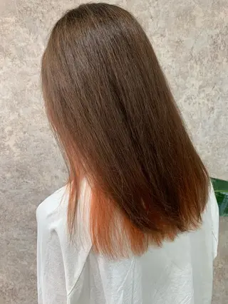 セミロング Ripps長居所属・メテオ ／ヘアカラー 西川菜実のヘアスタイル