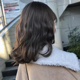 ミディアム カラー 山崎 絵莉香のヘアスタイル