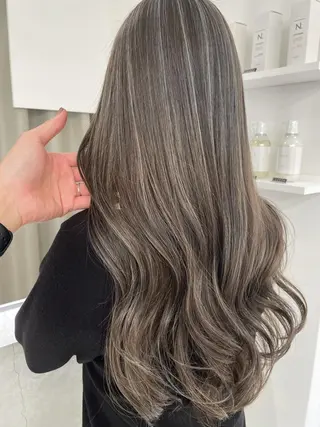 ロング カラー ito. ブリーチ/髪質改善のヘアスタイル