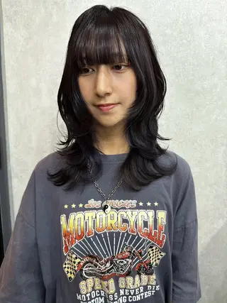 セミロング カラー AIRI layer cut hairのヘアスタイル