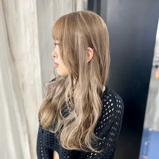 ロング white.梅田所属・White梅田 / COCOのヘアスタイル