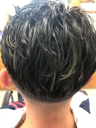 カラー ビューティーサロン　ニシムラ所属・ビューティーサロン ニシムラのヘアスタイル