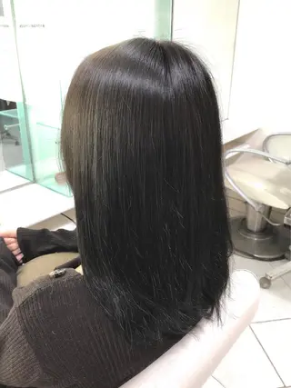 セミロング カラー 保住 亮太のヘアスタイル