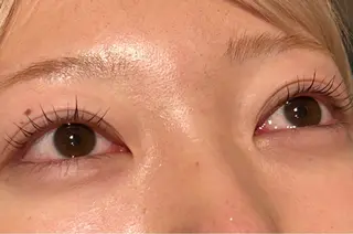マツエク・マツパ 新倉 呼春のヘアスタイル