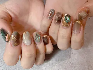 ショート カラー ネイル マツエク・マツパ illum hicariのネイルデザイン