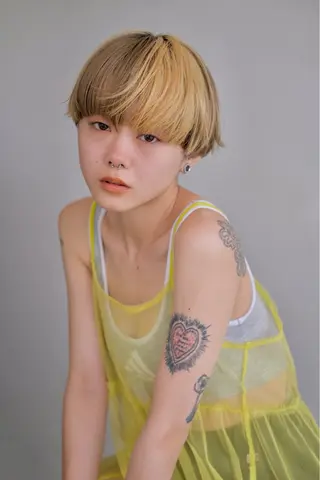 ショート カラー レイヤーカット/栄/ 顔周り/キトウモエノのヘアスタイル