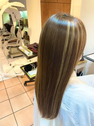 ロング カラー EARTH大宮駅前店所属・吉田 瑛美のヘアスタイル