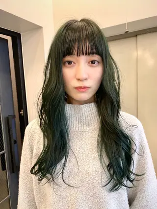 ロング カラー ヒカル/ミディアム パーマ/ロングパーマのヘアスタイル