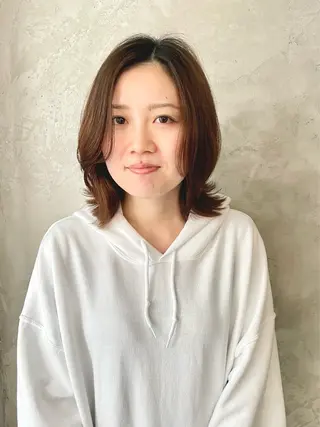 ミディアム カラー 岡田 恭明のヘアスタイル