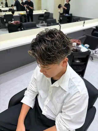 パーマ メンズ ウォーレントリコミ ニューヨーク所属・メンズパーマ特化 北爪のヘアスタイル