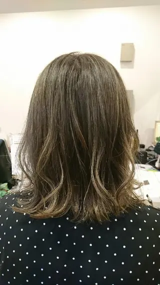 ミディアム カラー 池田 恵久美のヘアスタイル