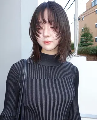 ミディアム 加藤木麻彩 NEROのヘアスタイル