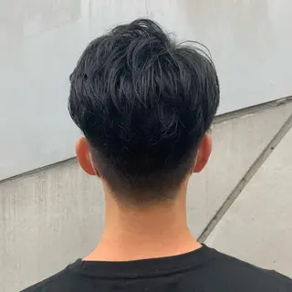 メンズ FLOWERS所属・ウルフ、レイヤー 、メンズカットSHOのヘアスタイル