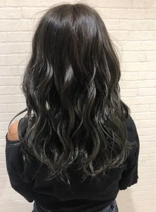 ミディアム カラー 岩永 梨玖のヘアスタイル