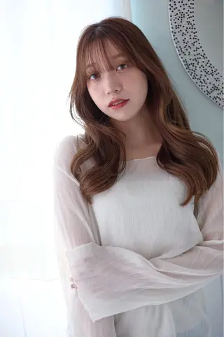 セミロング 縮毛矯正/髪質改善 継続する美髪のヘアスタイル