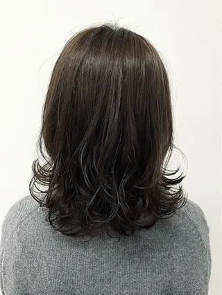 ミディアム 小林 愛花のヘアスタイル