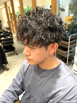 ミディアム パーマ メンズ 服部 雄輝のヘアスタイル