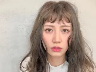 セミロング 野中 圭秋のヘアスタイル
