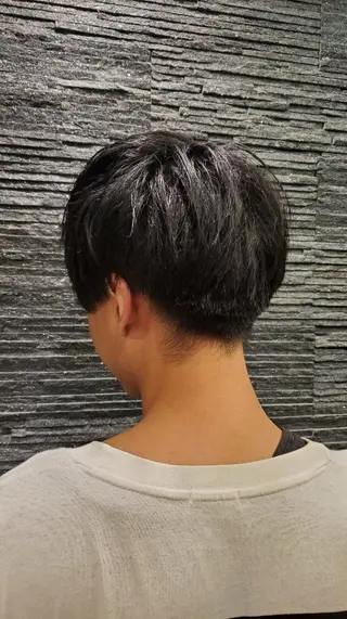 ミディアム ヒロ銀座プレミアムバーバー新宿店所属・髙司 哲伸のヘアスタイル