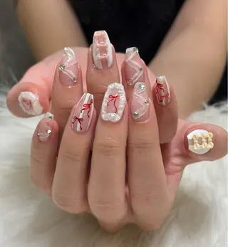 ネイル シオリ 🎀のネイルデザイン