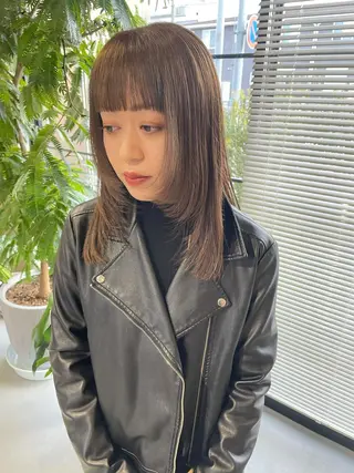 ミディアム カラー アカリ /ショートカットのヘアスタイル
