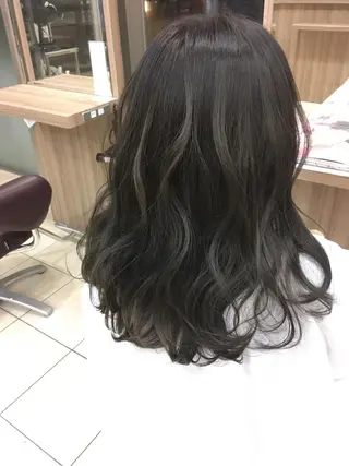 セミロング カラー 小島 仁美のヘアスタイル