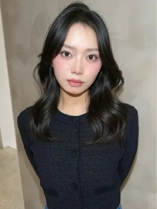 セミロング カラー ヘアアレンジ 寒色アイドルカラー JUNOチナツのヘアスタイル