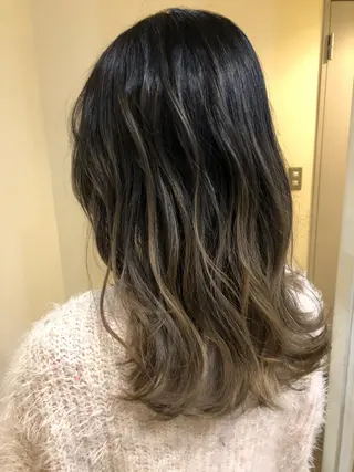 セミロング カラー Tomoya 次世代ブリーチ🕊のヘアスタイル