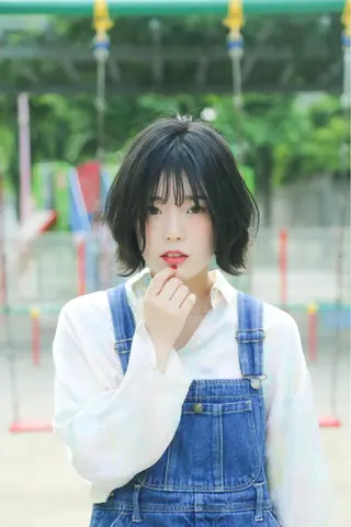 ミディアム オーストヘアージジ所属・TAI透明カラー 柔らかい縮毛矯正のヘアスタイル