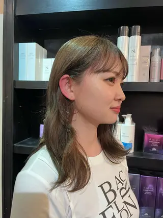 セミロング 小林 莉菜のヘアスタイル
