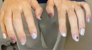 ネイル エリアネイルサロン所属・つ きのネイルデザイン