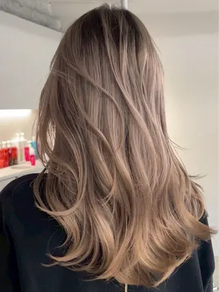 カラー Stylo所属・吉川 莉央のヘアスタイル