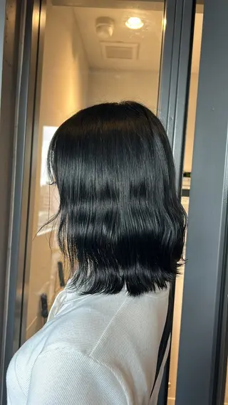 ミディアム ぱつっとボブ/Wカラ ー/ことこ🍒のヘアスタイル