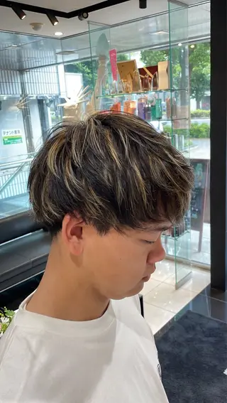 ショート カラー 佐野 優斗のヘアスタイル