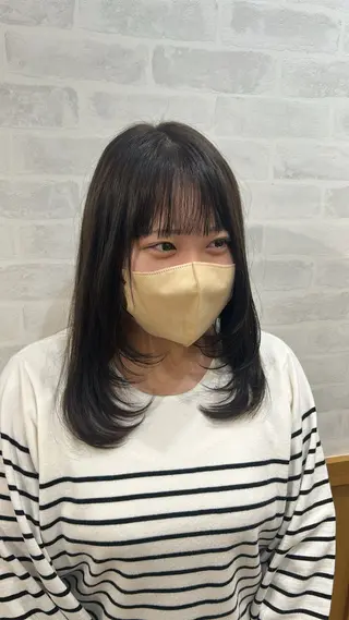 ミディアム 小泉 樹奈のヘアスタイル