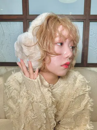 ショート カラー 垢抜け/レイヤー/ ハイトーン/アスナのヘアスタイル