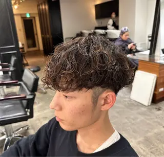 パーマ YUJIN 似合わせメンズカットのヘアスタイル