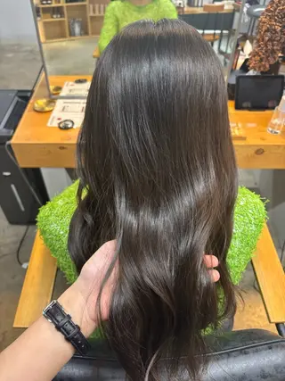 カラー ROCCOeast AKARIのヘアスタイル